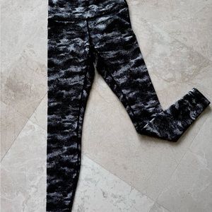 Lululemon athletica leggings, high-rise, full length. Size 6.